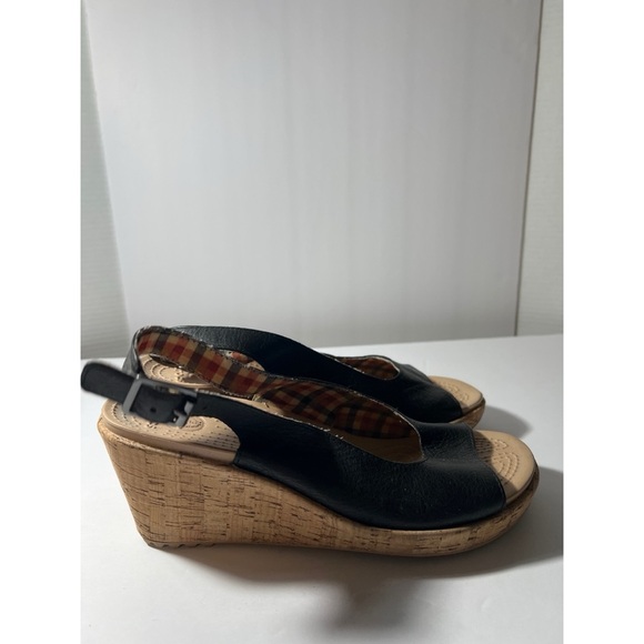 Black and Tan Slingback Sandals with Open Toe Design - Picture 5 of 7